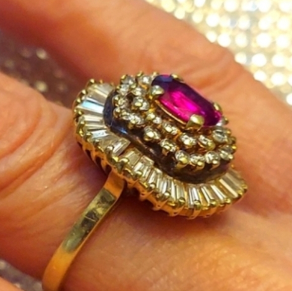 Ballerina Ruby & diamond ring. - Picture 2 of 14